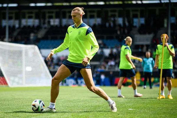 WIEDENSBADEN, GERMANY - 13 Haziran 2024: Maksym Taloverov, Ukrayna milli futbol takımının Brita 'daki açık uygulaması