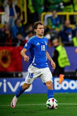 DORTMUND, GERMANY - 16 Haziran 2024: Nicolo Barella, EURO 2024 İtalya-Arnavutluk futbol karşılaşması Signal Iduna Park 'ta