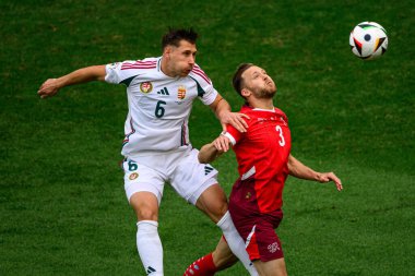 COLOGNE, Almanya - 15 Haziran 2024: Willi Orban, Silvan Widmer, EURO 2024 Macaristan - İsviçre maçı Rhein Enerji Stadyumu 'nda