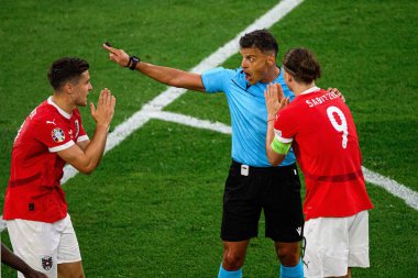 DUESSELDORF, GERMANY - 17 Haziran 2024: İsa Gil Manzano, EURO 2024 Avusturya - Fransa Mercur Spiel Arena maçı
