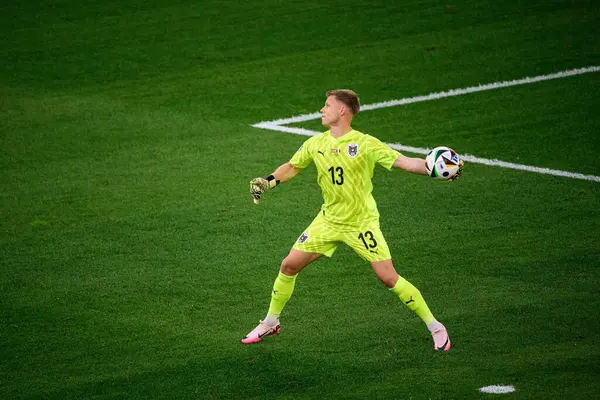 DUESSELDORF, GERMANY - 17 Haziran 2024: Patrick Pentz, EURO 2024 Avusturya - Fransa maçı Mercur Spiel Arena