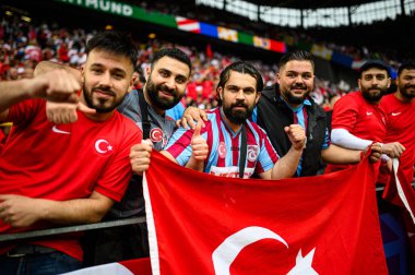 DORTMUND, GERMANY - 18 Haziran 2024: EURO 2024 Türkiye - Gürcistan Signal Iduna Par maçından önceki taraftarlar