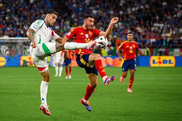 GELSENKIRCHEN, GERMANY - 20 Haziran 2024: EURO 2024 İspanya-İtalya futbol maçı Veltins Arena 'da