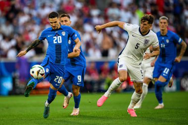 COLOGNE, GERMANY - 25 Haziran 2024: Petar Stojanoviç, John Stones, EURO 2024 İngiltere - Slovenya maçı Köln Stadyumu 'nda