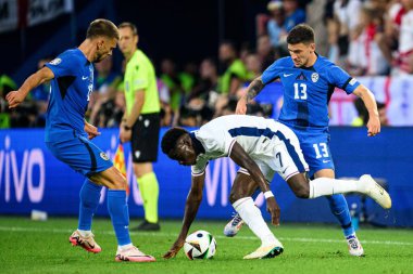 COLOGNE, GERMANY - 25 Haziran 2024: Erik Janza, Bukayo Saka, EURO 2024 İngiltere - Slovenya maçı Köln Stadyumu 'nda