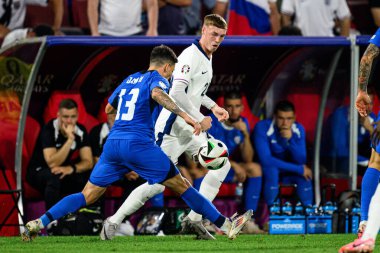 COLOGNE, GERMANY - 25 Haziran 2024: Cole Palmer, Erik Janza, EURO 2024 İngiltere - Slovenya maçı Köln Stadyumu 'nda