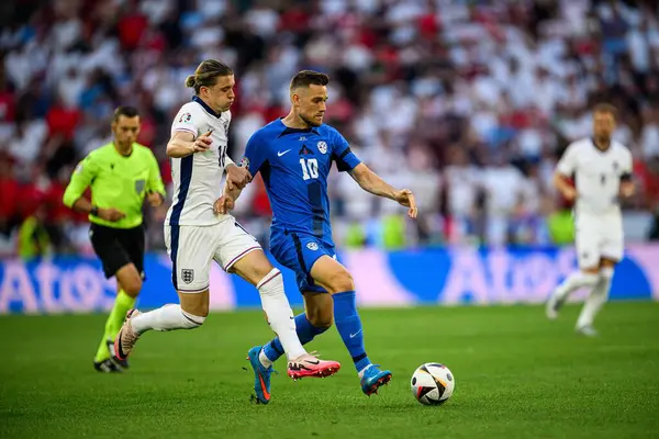 COLOGNE, Almanya - 25 Haziran 2024: Timi Max Elsnik, Conor Gallagher, EURO 2024 İngiltere - Slovenya maçı Köln Stadyumu 'nda