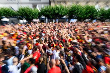 DUESSELDORF, GERMANY - 1 Temmuz 2024: FanFest, EURO 2024 Fransa-Belçika maçı RheinPromenade 'de