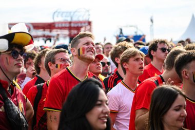 DUESSELDORF, GERMANY - 1 Temmuz 2024: FanFest, EURO 2024 Fransa-Belçika maçı RheinPromenade 'de