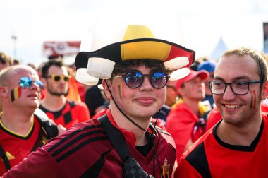 DUESSELDORF, GERMANY - 1 Temmuz 2024: FanFest, EURO 2024 Fransa-Belçika maçı RheinPromenade 'de