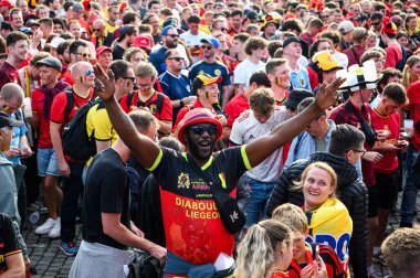 DUESSELDORF, GERMANY - 1 Temmuz 2024: FanFest, EURO 2024 Fransa-Belçika maçı RheinPromenade 'de