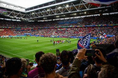 DUESSELDORF, GERMANY - 1 Temmuz 2024: FanFest, EURO 2024 Fransa-Belçika maçı RheinPromenade 'de