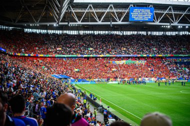 DUESSELDORF, GERMANY - 1 Temmuz 2024: FanFest, EURO 2024 Fransa-Belçika maçı RheinPromenade 'de