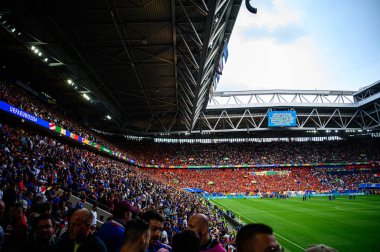 DUESSELDORF, GERMANY - 1 Temmuz 2024: FanFest, EURO 2024 Fransa-Belçika maçı RheinPromenade 'de