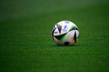 MUENCHEN, GERMANY - 2 Temmuz 2024: Adidas futbol topu, EURO 2024 Romanya - Hollanda maçı Alianz Arena 'da