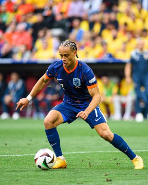 MUNİH, GERMANY - 2 Temmuz 2024: Xavi Simons, EURO 2024 Romanya ve Hollanda 'nın Alianz' daki futbol maçı