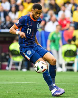 MUNICH, Almanya - 2 Temmuz 2024: Cody Gakpo, EURO 2024 Romanya ve Hollanda 'nın Alianz' da oynadığı futbol maçı