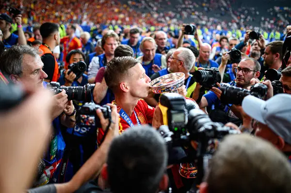 BERLİN, GERMANY - 14 Temmuz 2024: Dani Olmo, Final EURO 2024 İspanya Olimpiyat Stadyumu 'nda İngiltere' ye karşı futbol maçı