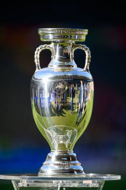 BERLİN, GERMANY - 14 Temmuz 2024: Trophy, Final EURO 2024 İspanya ile Olimpiyat Stadyumu arasındaki futbol maçı