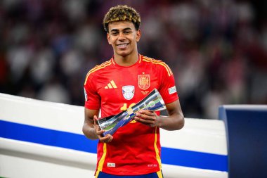 BERLİN, GERMANY - 14 HAZİRAN, 2024: Lamine Yamal, Final EURO 2024 İspanya ile Olimpiyat Stadyumu arasındaki futbol maçı