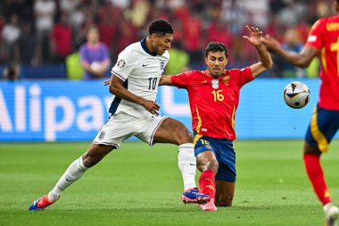 BERLİN, GERMANY - 14 HAZİRAN, 2024: Jude Bellingham, Rodri, Final EURO 2024 İspanya-İngiltere Olimpiyat Stadyumu karşılaşması