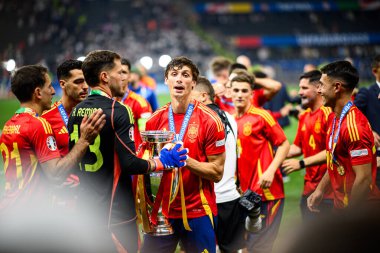 BERLİN, GERMANY - 14 HAZİRAN, 2024: Robin Le Normand, Alex Remiro, Final EURO 2024 İspanya - İngiltere Olimpiyat Stadyumu