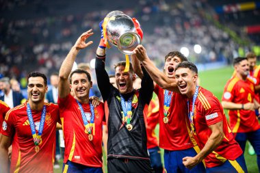 BERLİN, GERMANY - 14 HAZİRAN, 2024: Mikel Oyarzabal, Alex Remiro, Robin Le Normand, Martin Zubimendi, Final EURO 2024 İspanya-İngiltere Olimpiyat Stadyumu