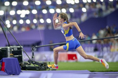 PARIS, FRANCE - 4 AĞUSTOS, 2024: MAHUCHIKH Yaroslava, Kadınlar Yüksek Atlama Finali, Olimpiyat Oyunları 2024 