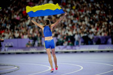 PARIS, FRANCE - 4 AĞUSTOS, 2024: MAHUCHIKH Yaroslava, Kadınlar Yüksek Atlama Finali, Olimpiyat Oyunları 2024 