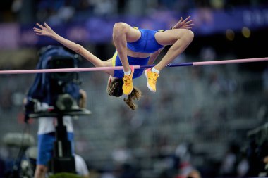 PARIS, FRANCE - 4 AĞUSTOS, 2024: MAHUCHIKH Yaroslava, Kadınlar Yüksek Atlama Finali, Olimpiyat Oyunları 2024 