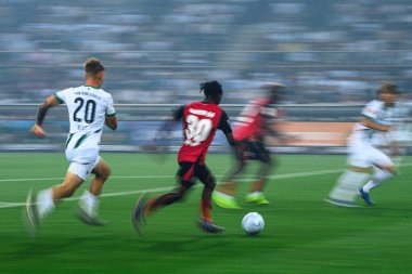 MOENCHENGLADBACH, GERMANY - 23 AĞUSTOS, 2024: Alex Grimaldo, Florian Wirtz, Jonas Hofmann, Bundesliga Borussia Moenchengladbach-Bayer Leverkusen maçı Borussia Park 'ta