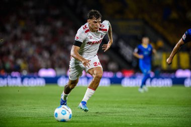 COLOGNE, ALMANY - 24 AĞUSTOS, 2024: Julian Pauli, 2.Bundesliga 1 'in futbol maçı. FC Koeln Eintracht Braunschweig 'e karşı Rhein Enerji Stadyumu' nda