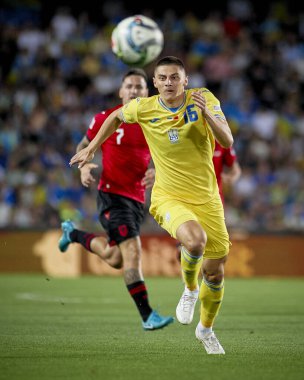 PRAG, CZECH Cumhuriyet - 7 Eylül 2024: Vitaliy Mykolenko, UEFA Uluslar Ligi Maçı Ukrayna - Arnavutluk Epet Arena 'da