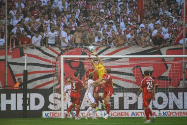 DUESSELDORF, GERMANY - 21 Eylül 2024: Jonas Urbig, Mercur Spiel Arena 'da 2.Bundesliga Fortuna Duesseldorf 1.FC Koeln maçında