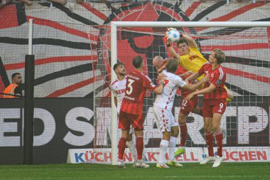 DUESSELDORF, GERMANY - 21 Eylül 2024: Jonas Urbig, Mercur Spiel Arena 'da 2.Bundesliga Fortuna Duesseldorf 1.FC Koeln maçında