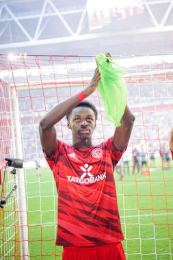 DUESSELDORF, GERMANY - 21 Eylül 2024: Noah Mbamba, Mercur Spiel Arena 'da 2.Bundesliga Fortuna Duesseldorf 1.FC Koeln' e karşı futbol maçı