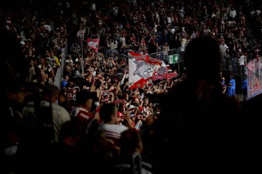 COLOGNE, ALMANY - 22 Eylül 2024: Lanxess Arena 'da DEL Koelner Haie ve Adler Mannheim maçı