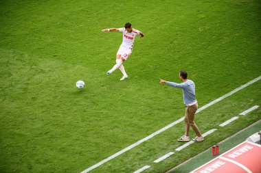 COLOGNE, GERMANY - 29 SEPTEMBER, 2024: Leart Paqarada, Christian Eichner 2.Bundesliga 1.FC Koeln-Karlsruher SC maçı Rhein Energie Stadion 'da