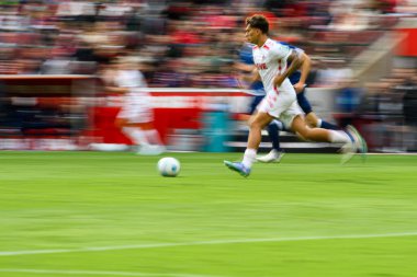 COLOGNE, GERMANY - 29 Eylül 2024: Rhein Energie Stadion 'da 2.Bundesliga 1.FC Koeln-Karlsruher SC maçı