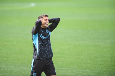 LEVERKUSEN, ALMANY - 30 Eylül, 2024: Granit Xhaka, Pratik. Bayer 04 Leverkusen ile Bayarena 'da AC Milan arasında oynanan UEFA Şampiyonlar Ligi karşılaşması