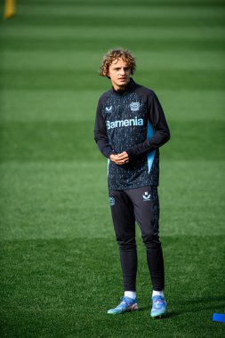 LEVERKUSEN, ALMANY - 30 Eylül 2024: Ferdinand Pohl, Pratik. Bayer 04 Leverkusen ile Bayarena 'da AC Milan arasında oynanan UEFA Şampiyonlar Ligi karşılaşması