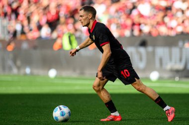 LEVERKUSEN, ALMANY - 5 EKİM, 2024: Florian Wirtz, Bundesliga, maç 2. Bayer 04 Leverkusen, Bayarena 'da Holstein Kiel' e karşı.