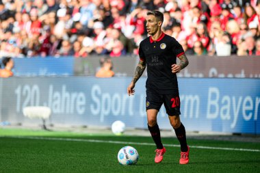 LEVERKUSEN, ALMANY - 5 EKİM, 2024: Alex Grimaldo, Bundesliga, maç 2. Bayer 04 Leverkusen, Bayarena 'da Holstein Kiel' e karşı.