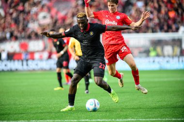 LEVERKUSEN, ALMANY - 5 EKİM, 2024 Victor Boniface, Bundesliga, maç 2. Bayer 04 Leverkusen, Bayarena 'da Holstein Kiel' e karşı.