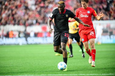 LEVERKUSEN, ALMANY - 5 EKİM, 2024 Victor Boniface, Bundesliga, maç 2. Bayer 04 Leverkusen, Bayarena 'da Holstein Kiel' e karşı.