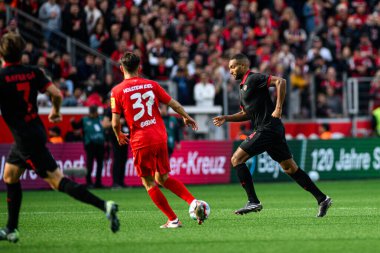 LEVERKUSEN, ALMANY - 5 EKİM, 2024: Jonathan Tah, Bundesliga, maç 2. Bayer 04 Leverkusen, Bayarena 'da Holstein Kiel' e karşı.