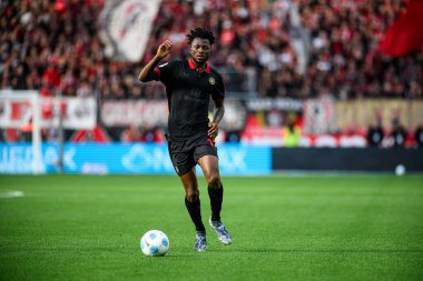 LEVERKUSEN, ALMANY - 5 EKİM, 2024: Edmond Tapsoba, Bundesliga, maç 2. Bayer 04 Leverkusen, Bayarena 'da Holstein Kiel' e karşı.