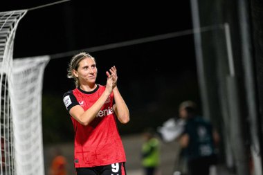 LEVERKUSEN, ALMANY - 7 Ekim 2024: Bayanlar Bundesliga Bayer 04 Leverkusen - Ulrich Haberland Stadyumu 'nda FC Carl Zeiss Jena