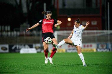 LEVERKUSEN, ALMANY - 7 Ekim 2024: Bayanlar Bundesliga Bayer 04 Leverkusen - Ulrich Haberland Stadyumu 'nda FC Carl Zeiss Jena