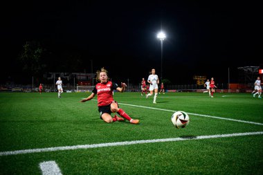 LEVERKUSEN, ALMANY - 7 Ekim 2024: Bayanlar Bundesliga Bayer 04 Leverkusen - Ulrich Haberland Stadyumu 'nda FC Carl Zeiss Jena